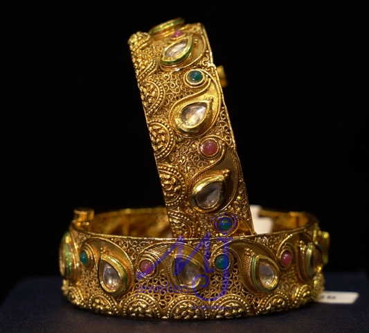 handcrafted rajwadi bangles with riby stones